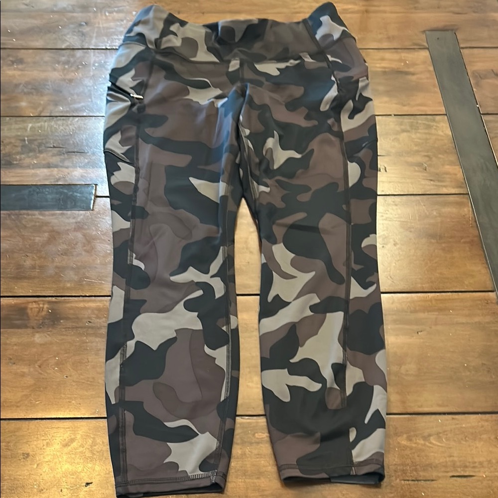 Athleta Camouflage Leggings - Black and Brown with pockets